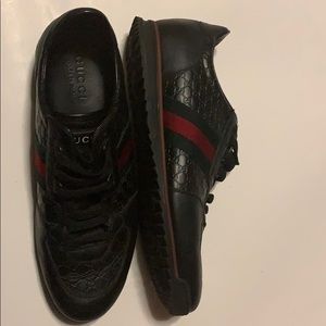 Black, red and green Gucci sneakers slightly used